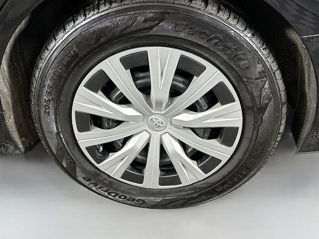 Used 2021 Toyota Camry LE FWD image 27