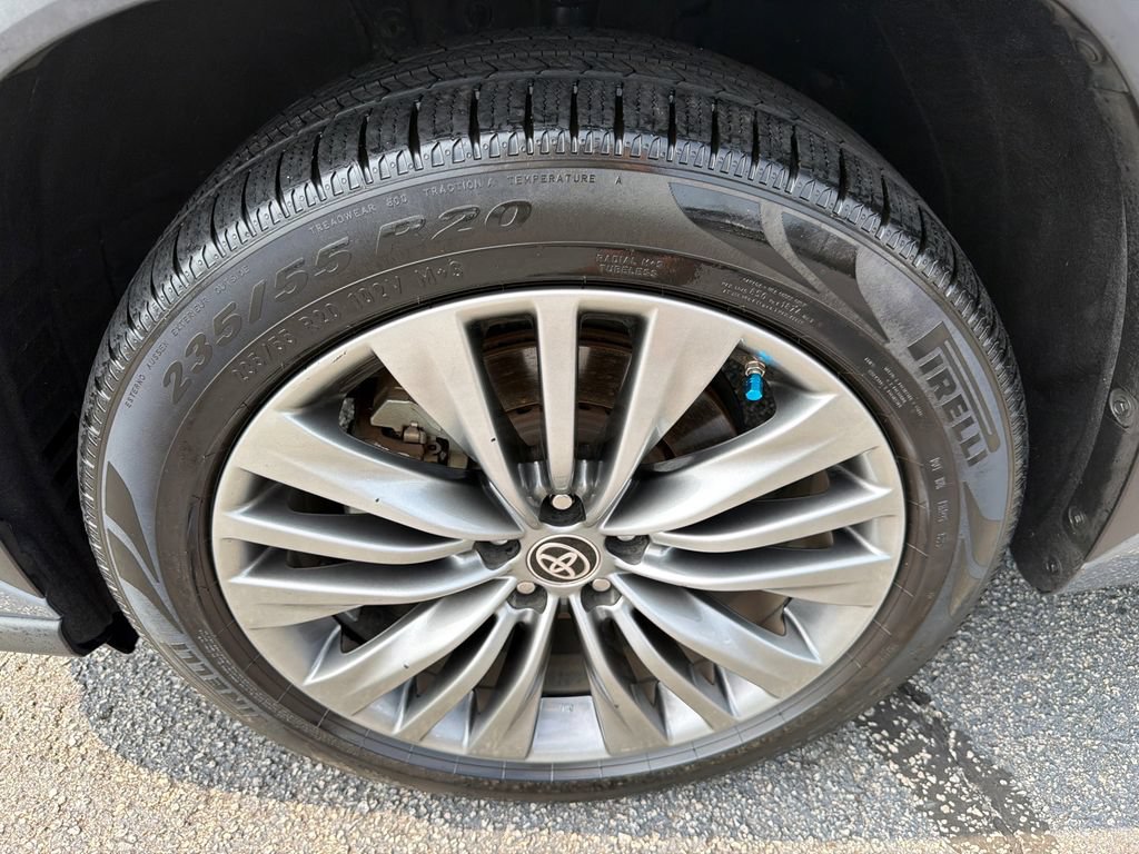 Used 2020 Toyota Highlander Platinum FWD image 11
