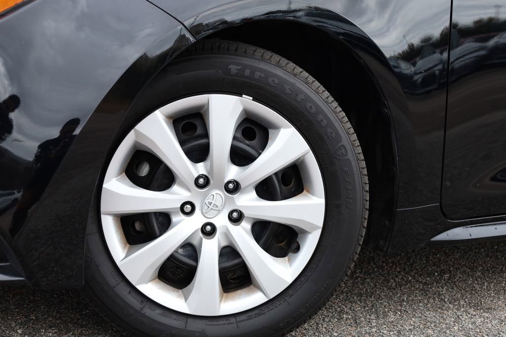 Used 2024 Toyota Corolla LE image 3