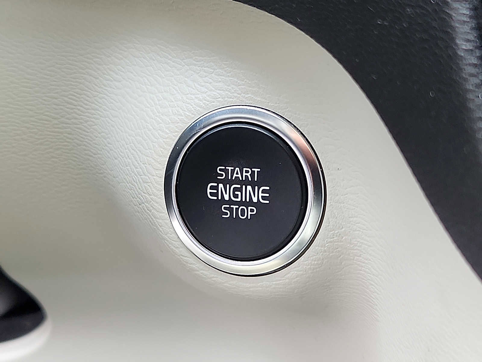 Used 2019 Volvo XC40 T5 Momentum image 23