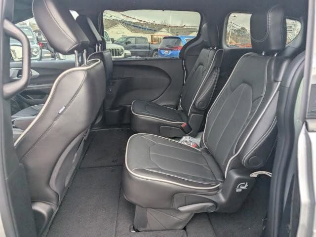 New 2026 Chrysler Pacifica Limited w/ S Appearance Package image 9