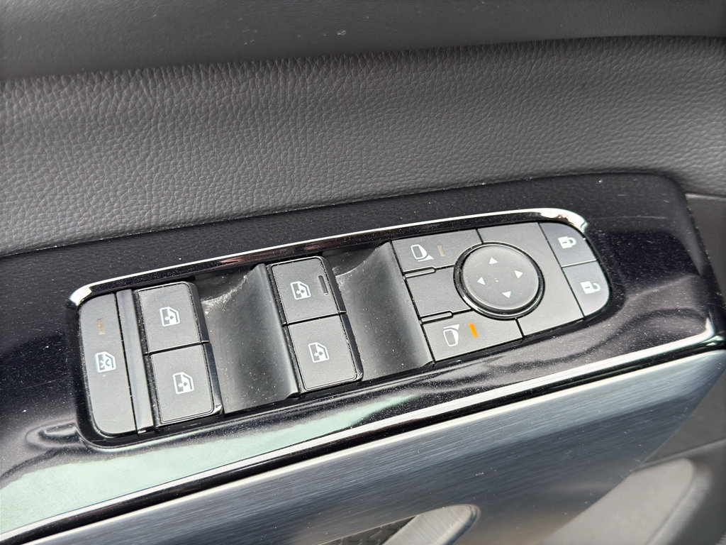 Certified 2025 Nissan Pathfinder SL image 12