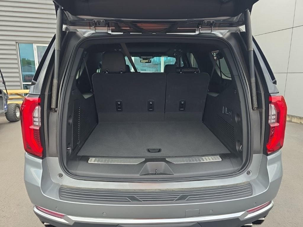 Used 2025 GMC Yukon XL Denali w/ Sun & Power Step Package image 36