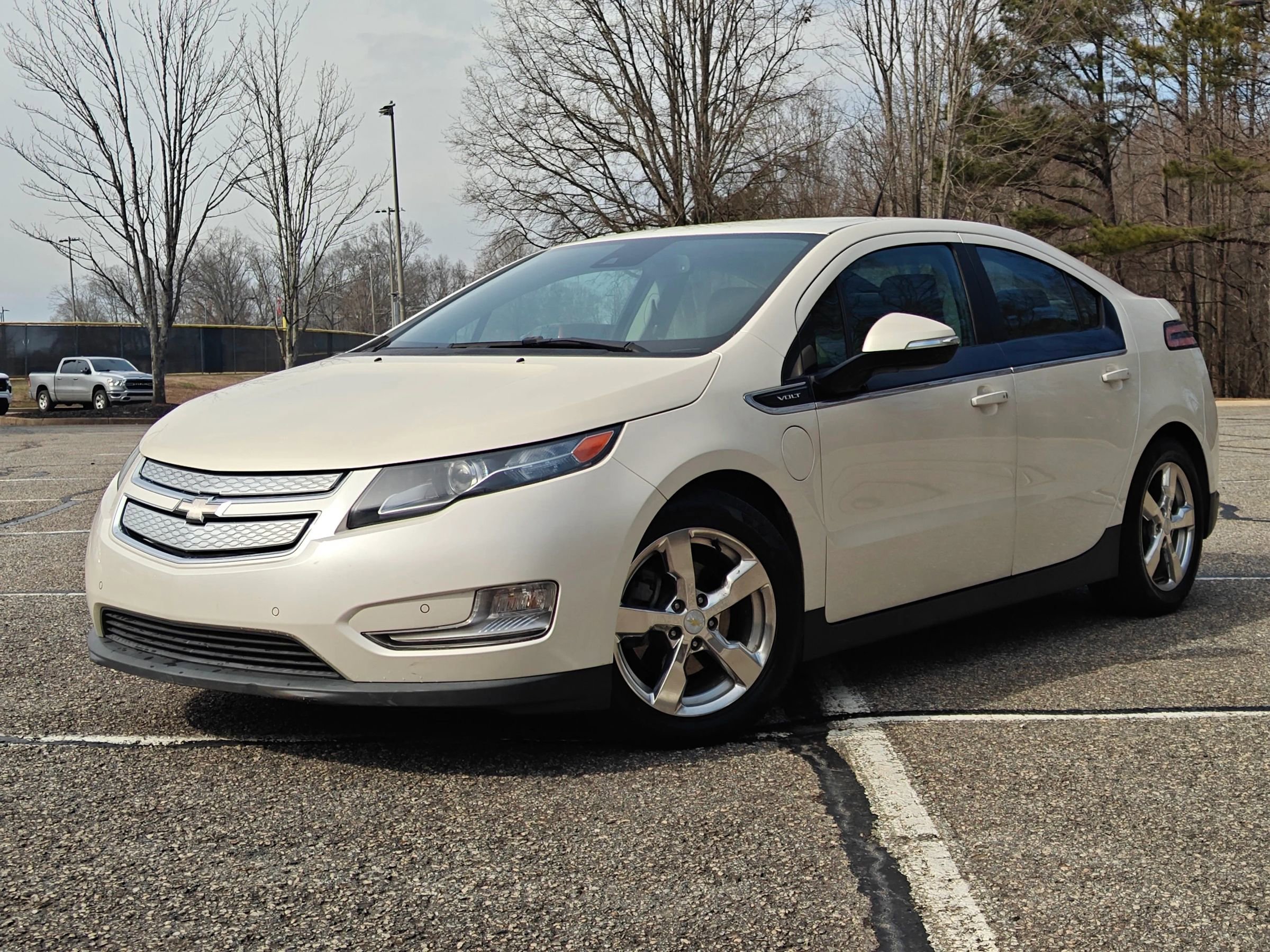 Used 2014 Chevrolet Volt Premium w/ Premium Trim Package FWD image 1