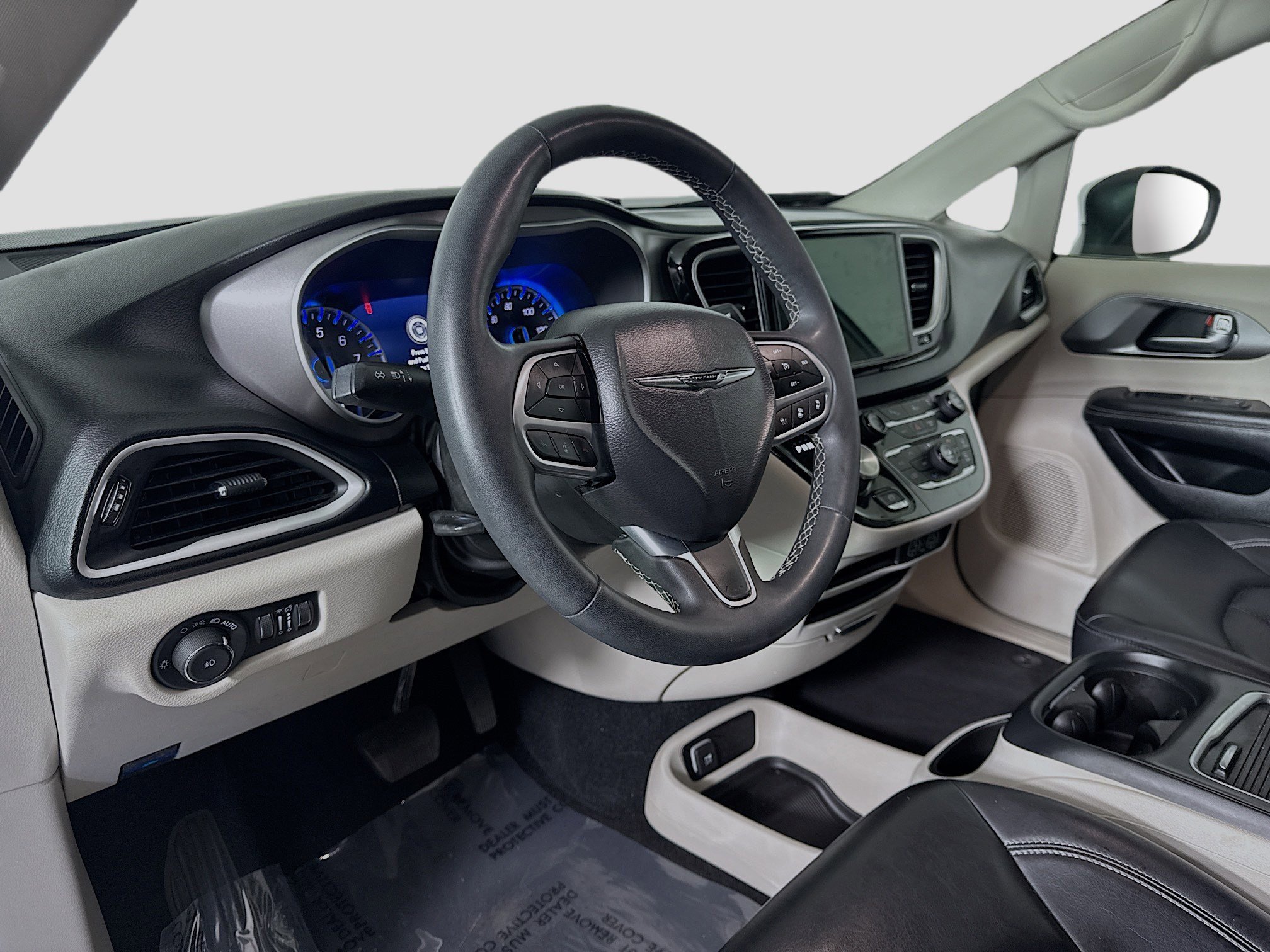 Used 2023 Chrysler Pacifica Touring-L image 23