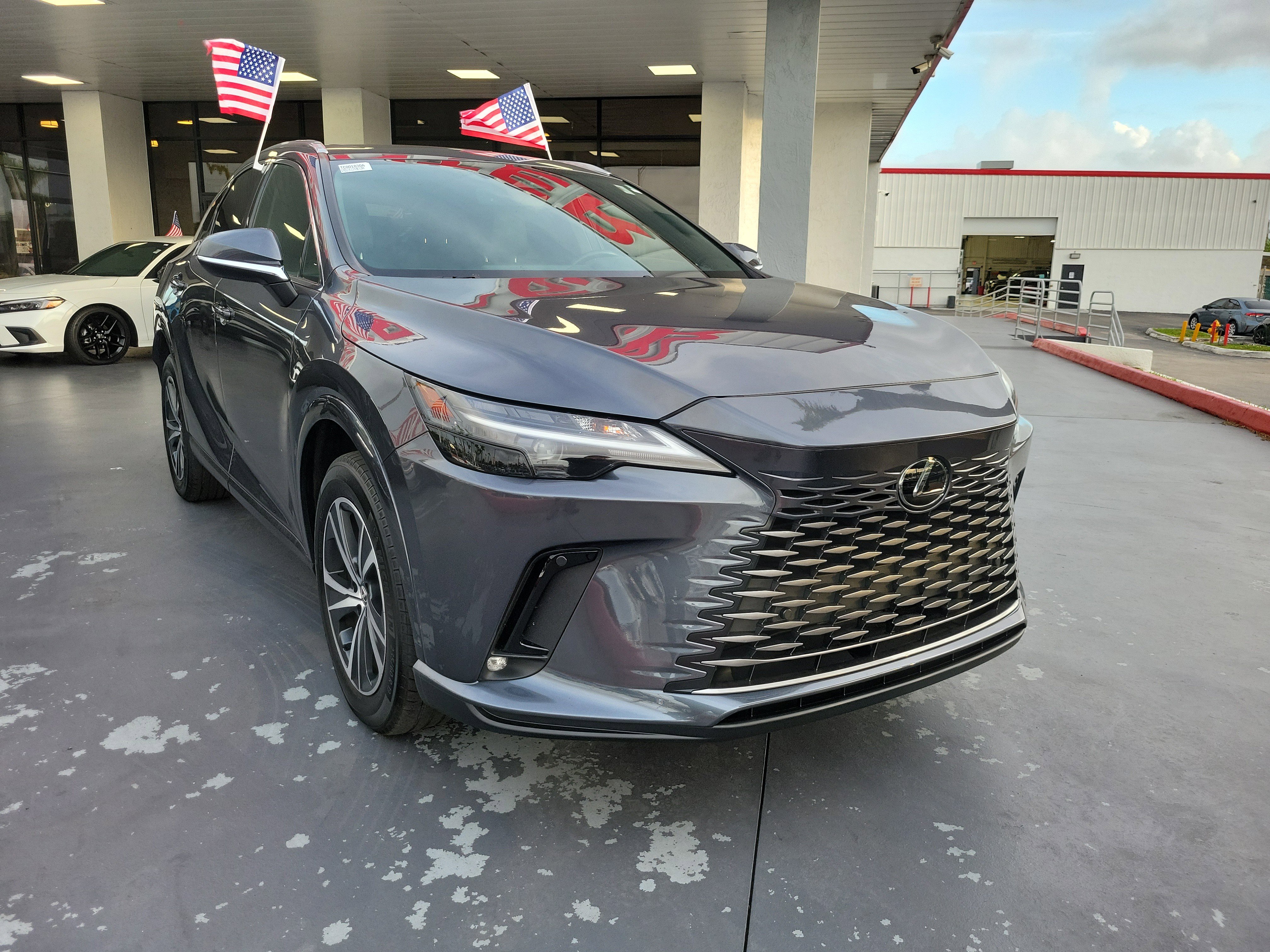 Used 2024 Lexus RX 350h w/ Accessory Package (Z1) image 2