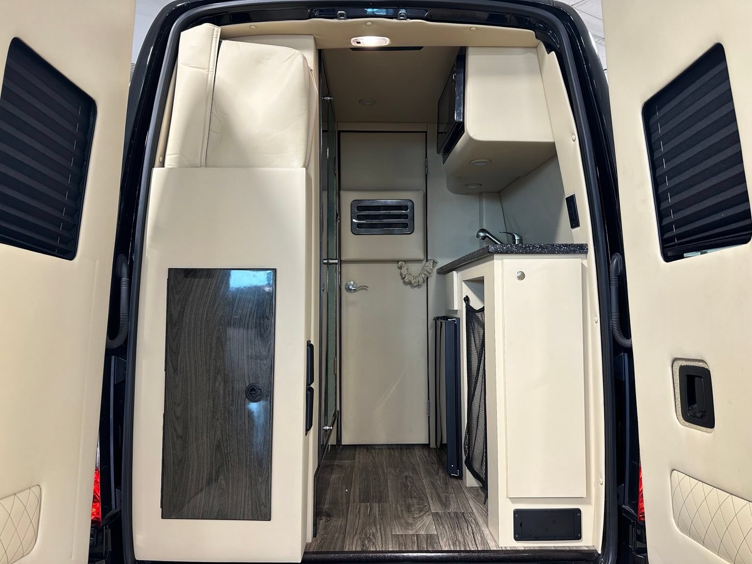 Used 2022 Mercedes-Benz Sprinter 3500 w/ Parking Package image 32
