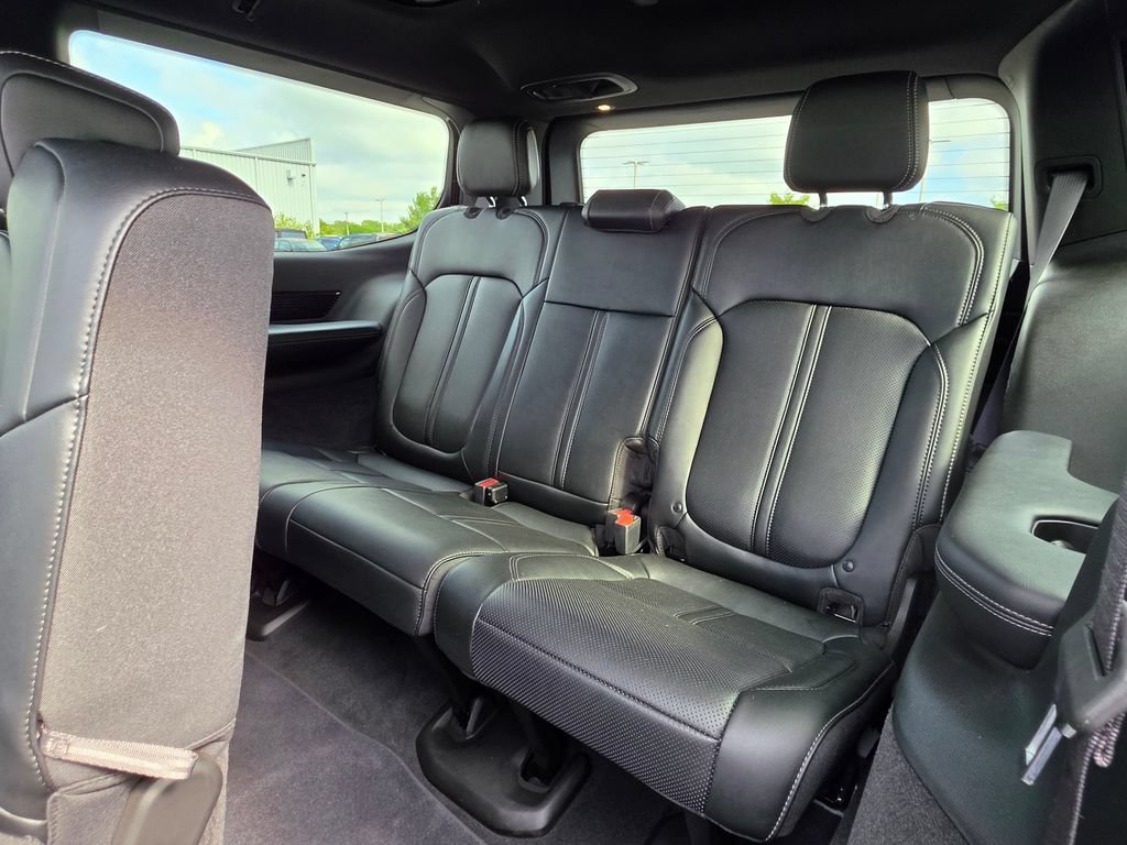Used 2025 Jeep Grand Wagoneer 4WD w/ 8-Passenger Seating Package image 34