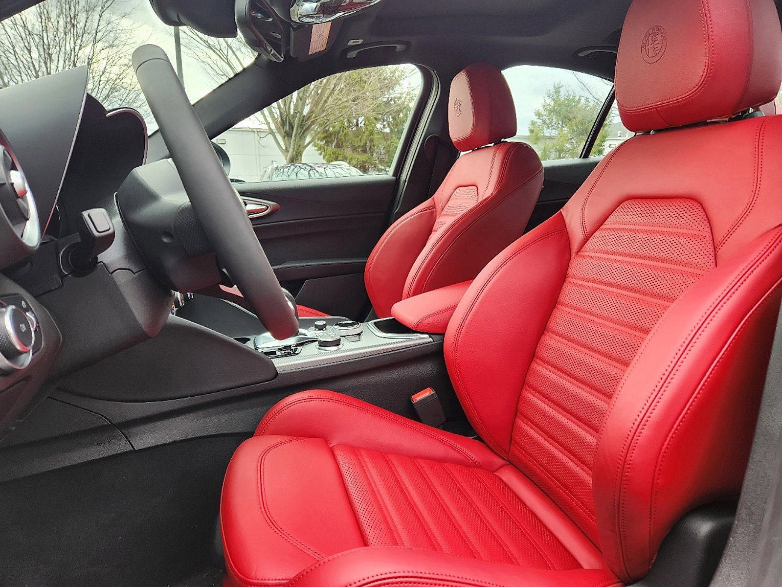 Used 2024 Alfa Romeo Giulia Ti w/ Performance Driving Package image 8