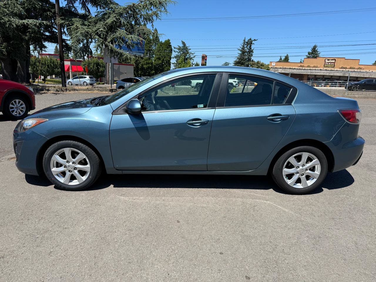 Used 2011 MAZDA MAZDA3 i Touring FWD image 3