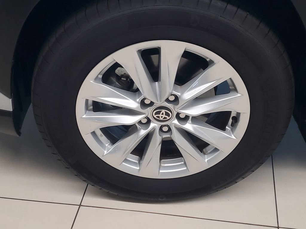 Used 2025 Toyota Corolla Cross LE image 4