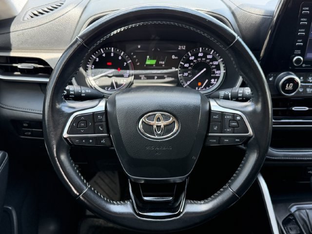Used 2021 Toyota Highlander XLE FWD image 12