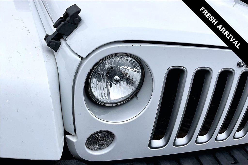 Used 2016 Jeep Wrangler Unlimited Sahara image 28