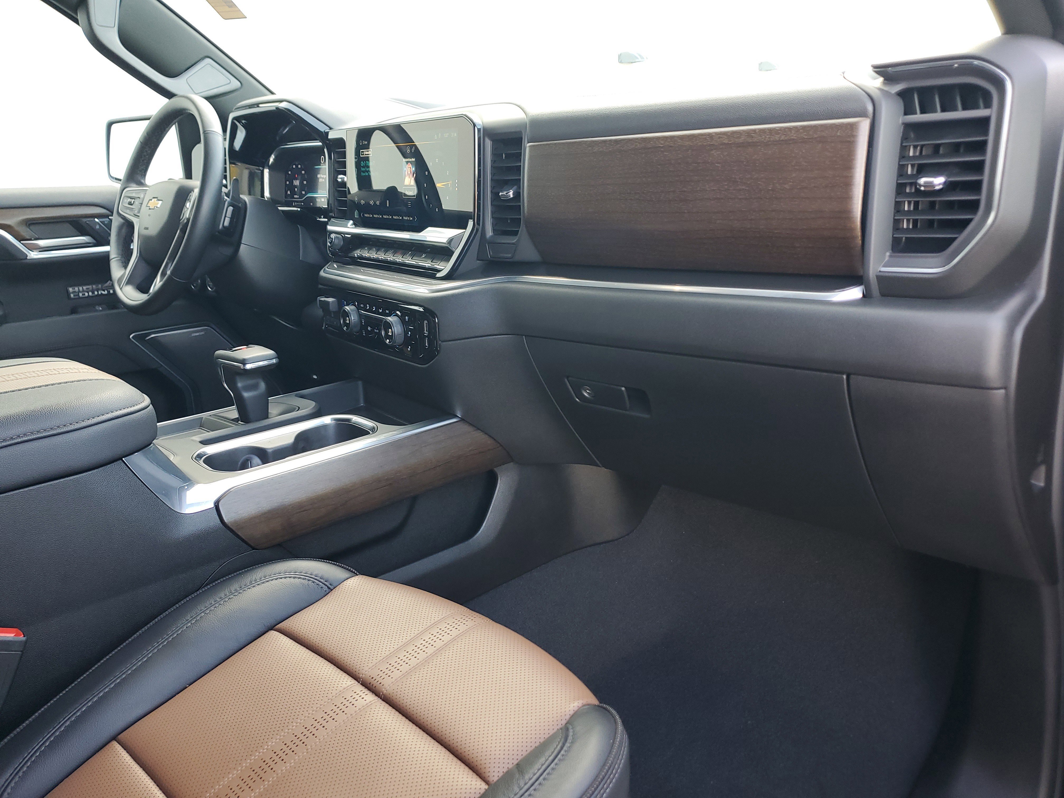 Used 2025 Chevrolet Silverado 1500 High Country image 13