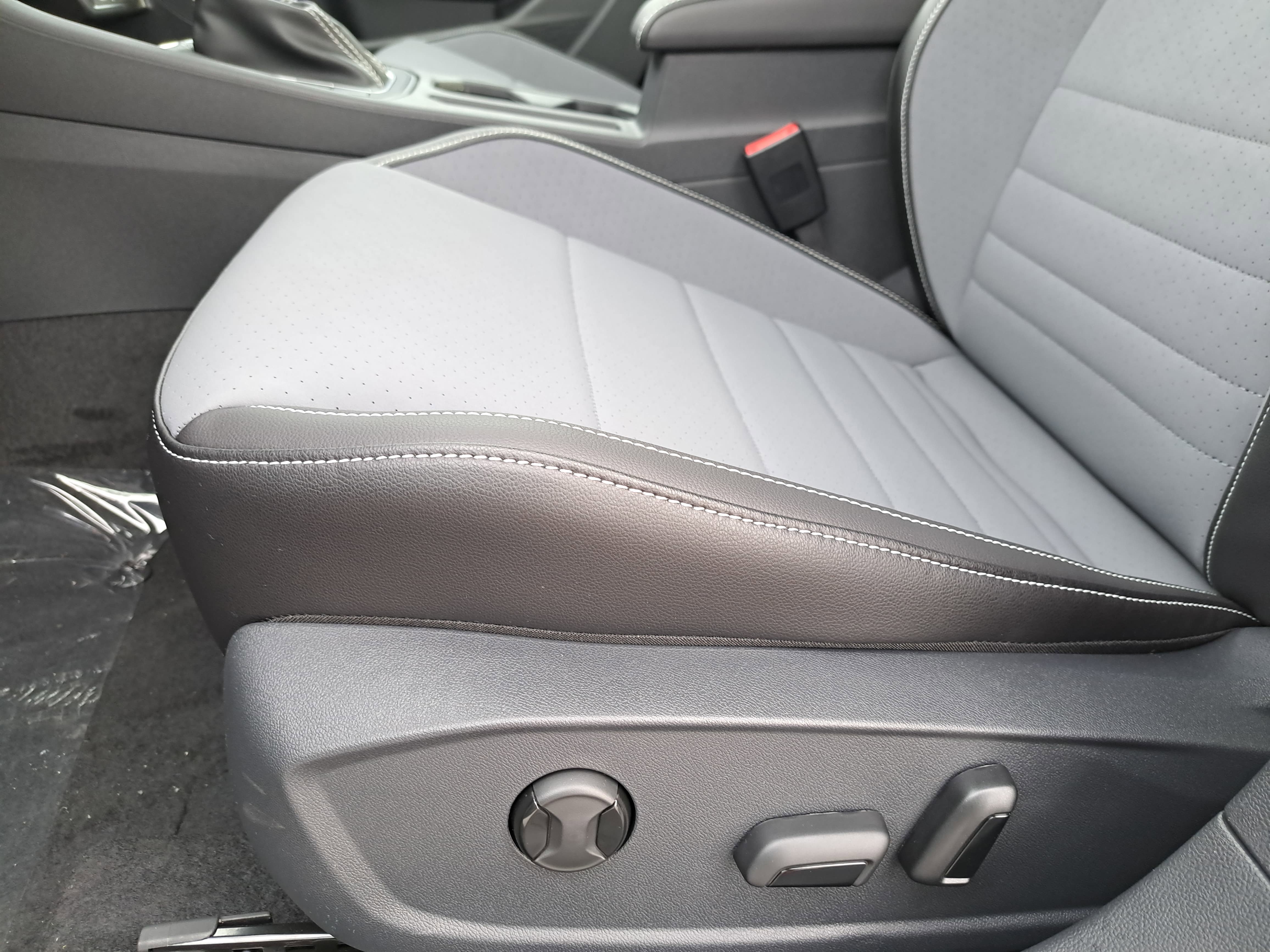 New 2026 Volkswagen Jetta SE FWD image 25