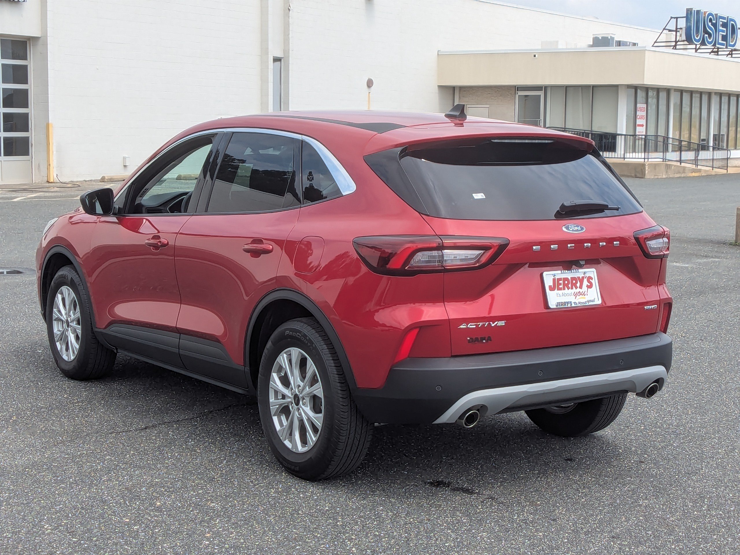 Used 2023 Ford Escape Active w/ Tech Pack #1 AWD/4WD image 6