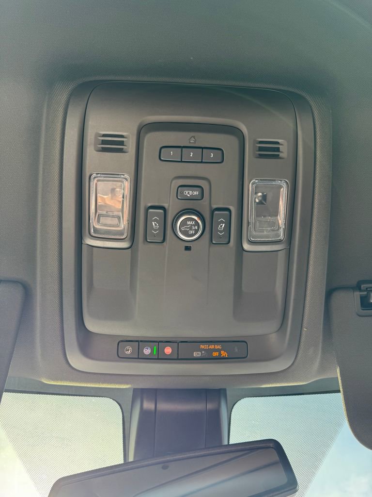 Used 2021 Chevrolet Tahoe Z71 w/ Z71 Off-Road Package image 31