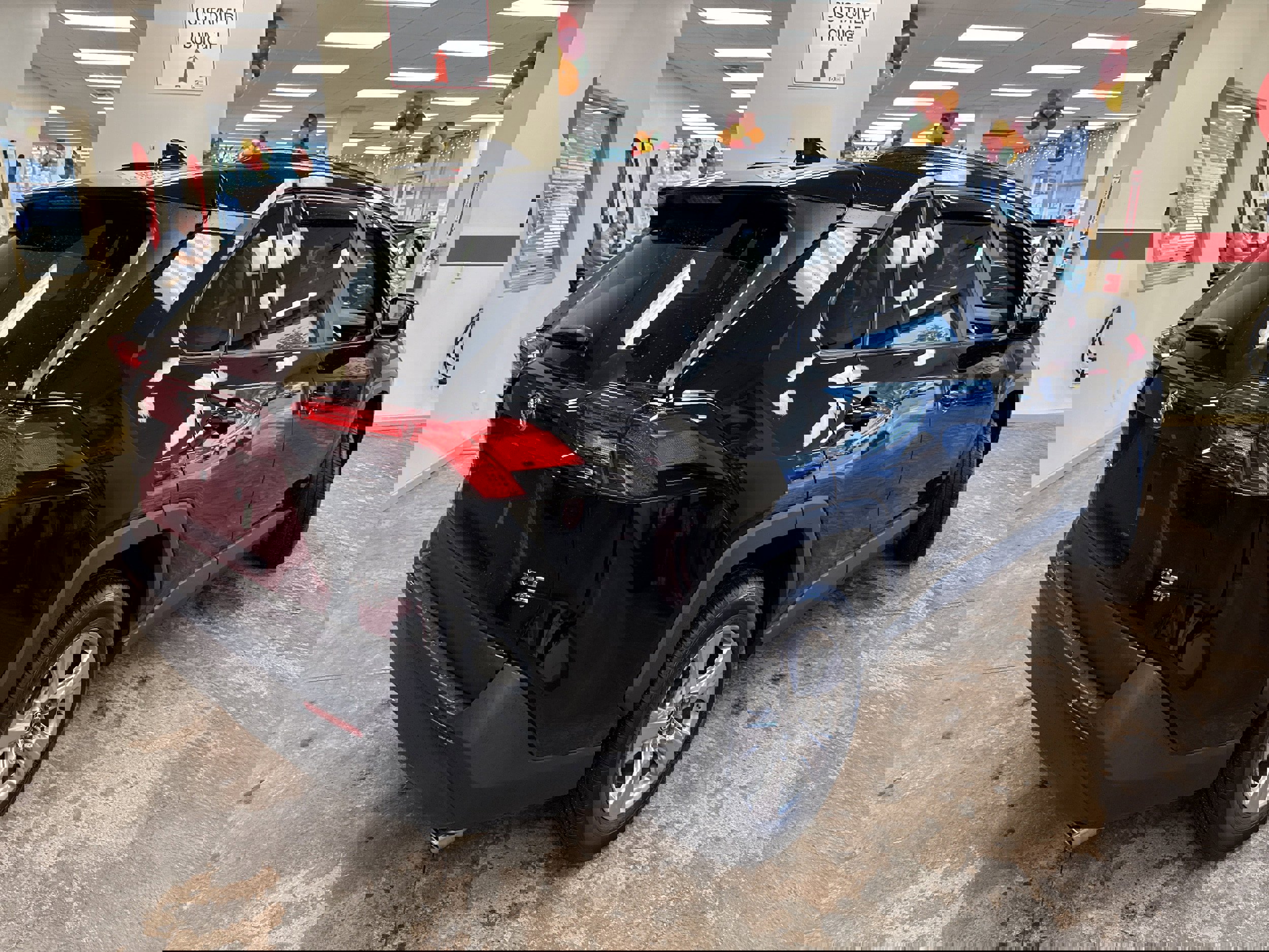 Used 2022 Toyota RAV4 XLE w/ Convenience Package image 10