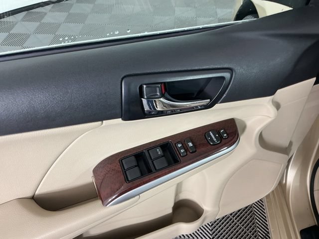 Used 2012 Toyota Camry XLE w/ Leather Pkg FWD image 13