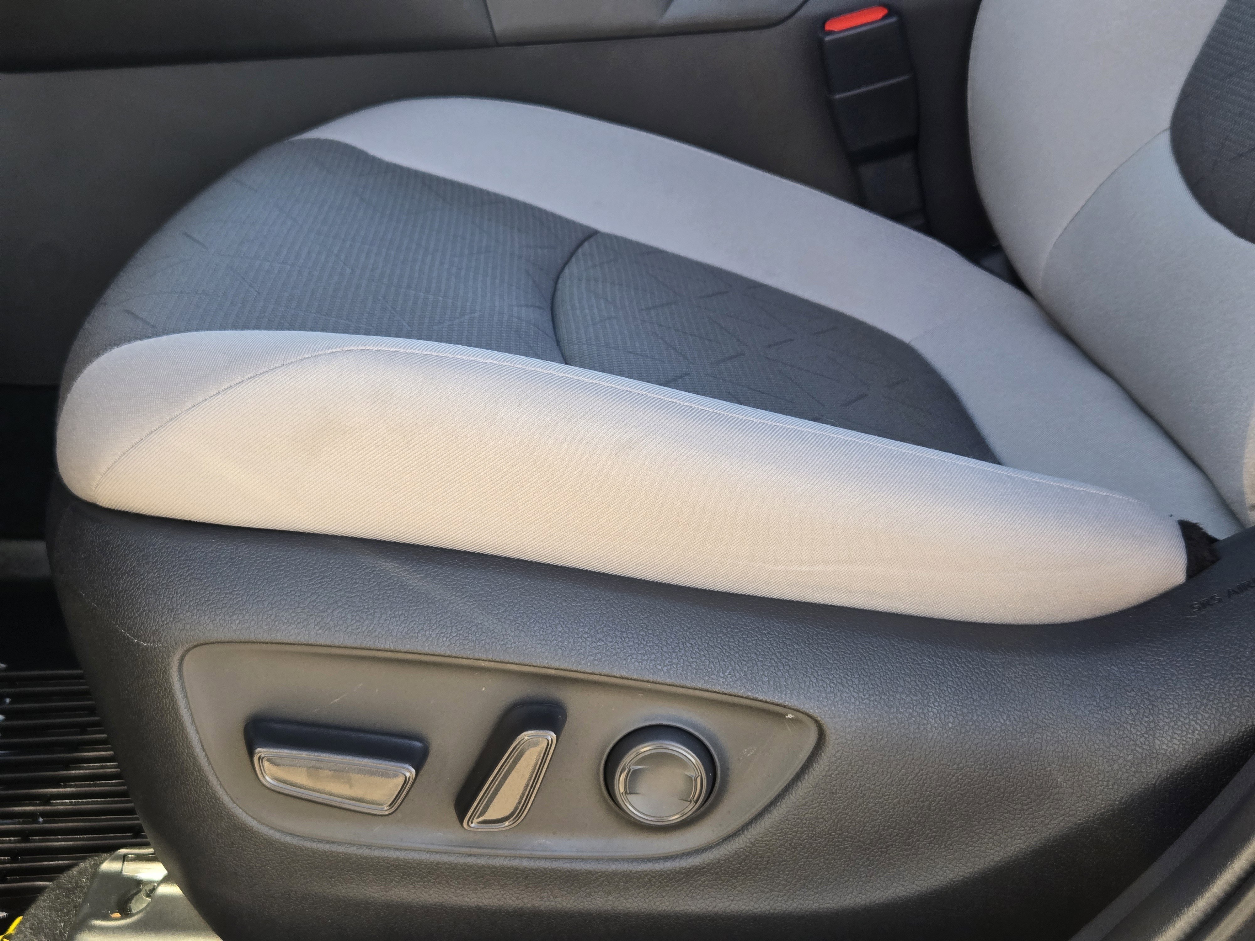 Used 2024 Toyota RAV4 XLE w/ Convenience Package image 30