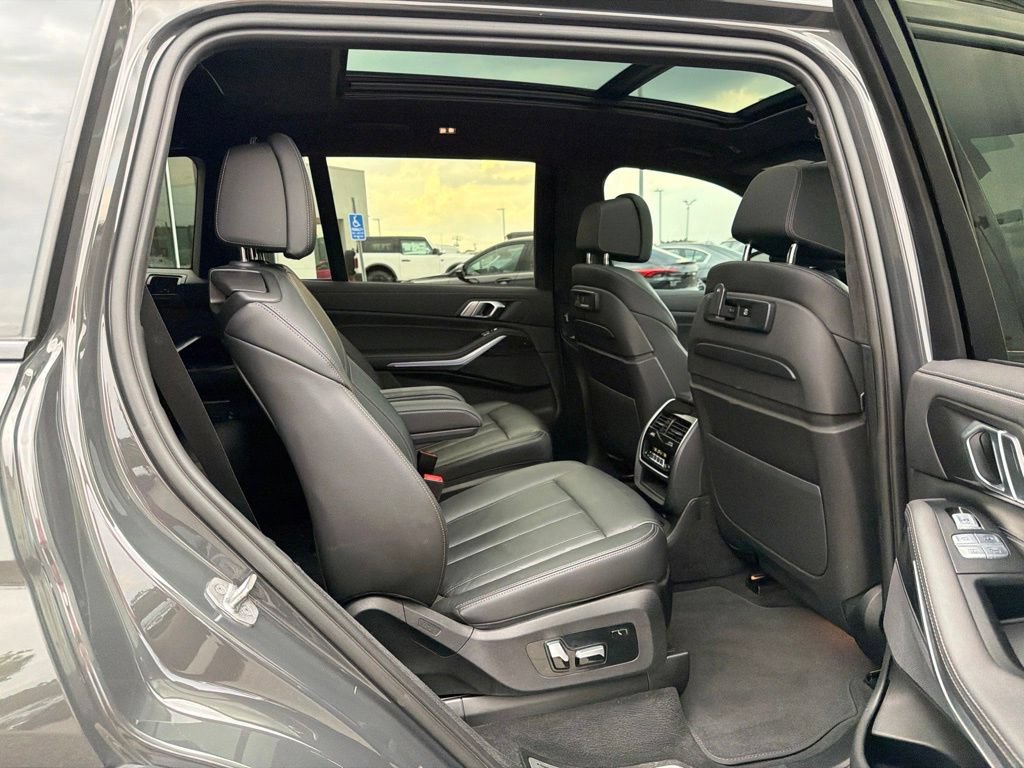 Used 2022 BMW X7 xDrive40i w/ M Sport Package AWD/4WD image 19