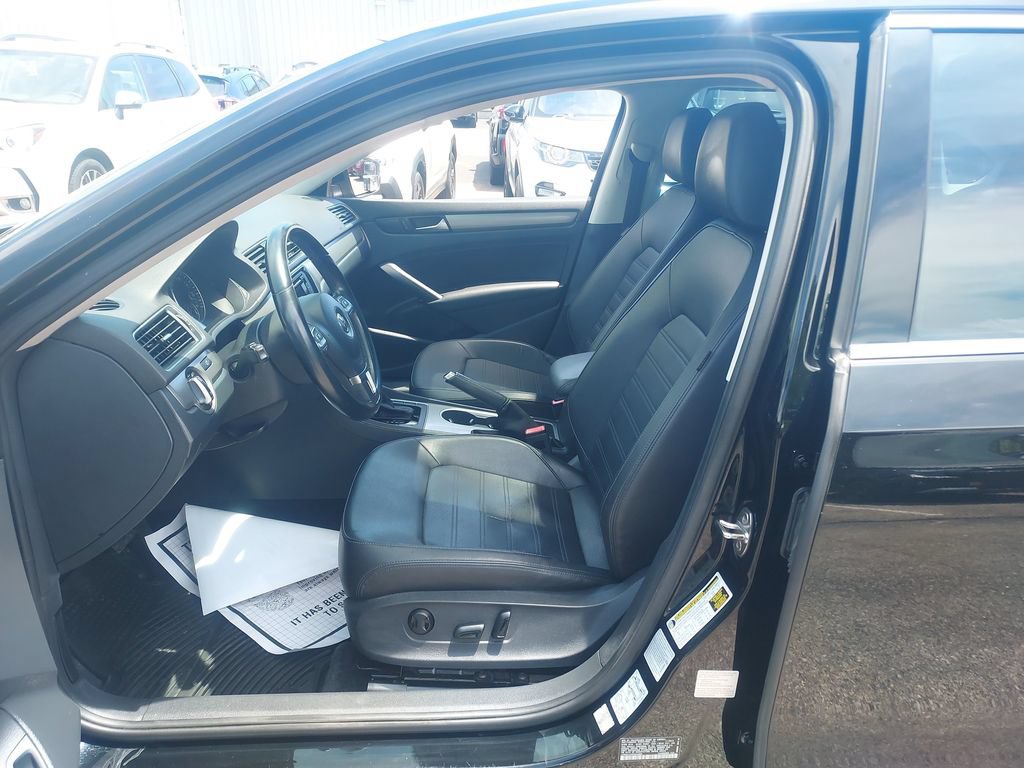 Used 2015 Volkswagen Passat 1.8T SE FWD image 30