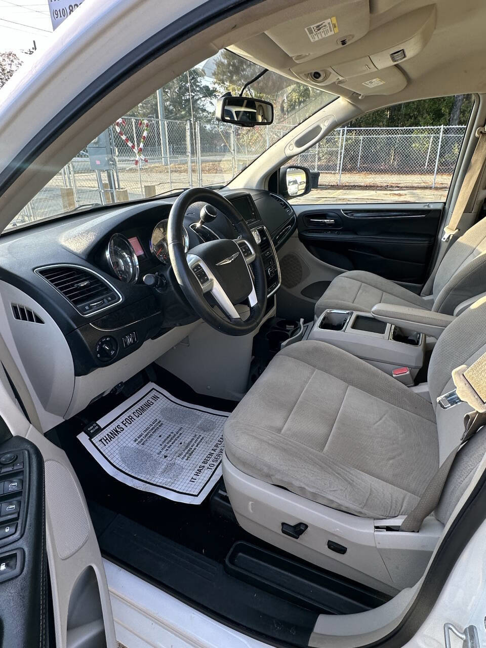 Used 2013 Chrysler Town & Country Touring image 8