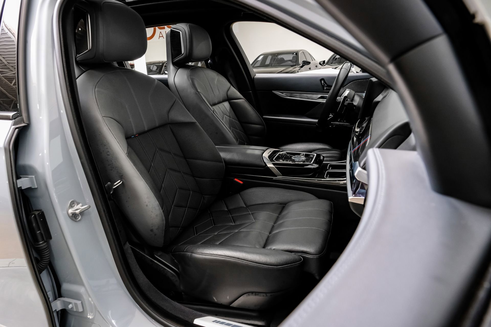 Used 2023 BMW 740i image 37