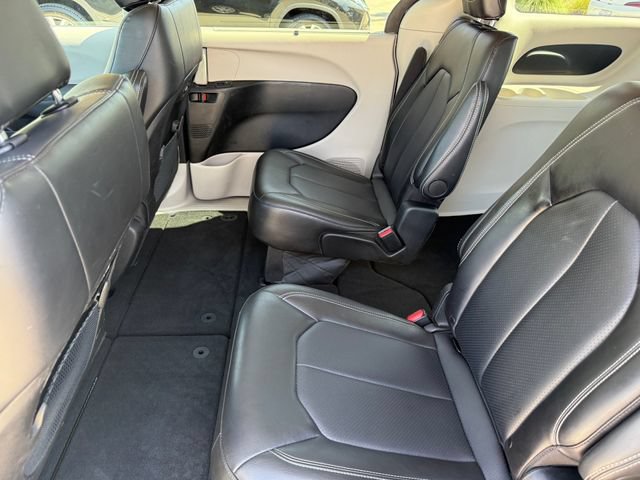 Used 2024 Chrysler Pacifica Touring-L FWD image 30