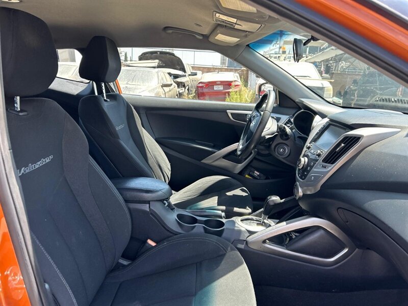Used 2017 Hyundai Veloster FWD image 30