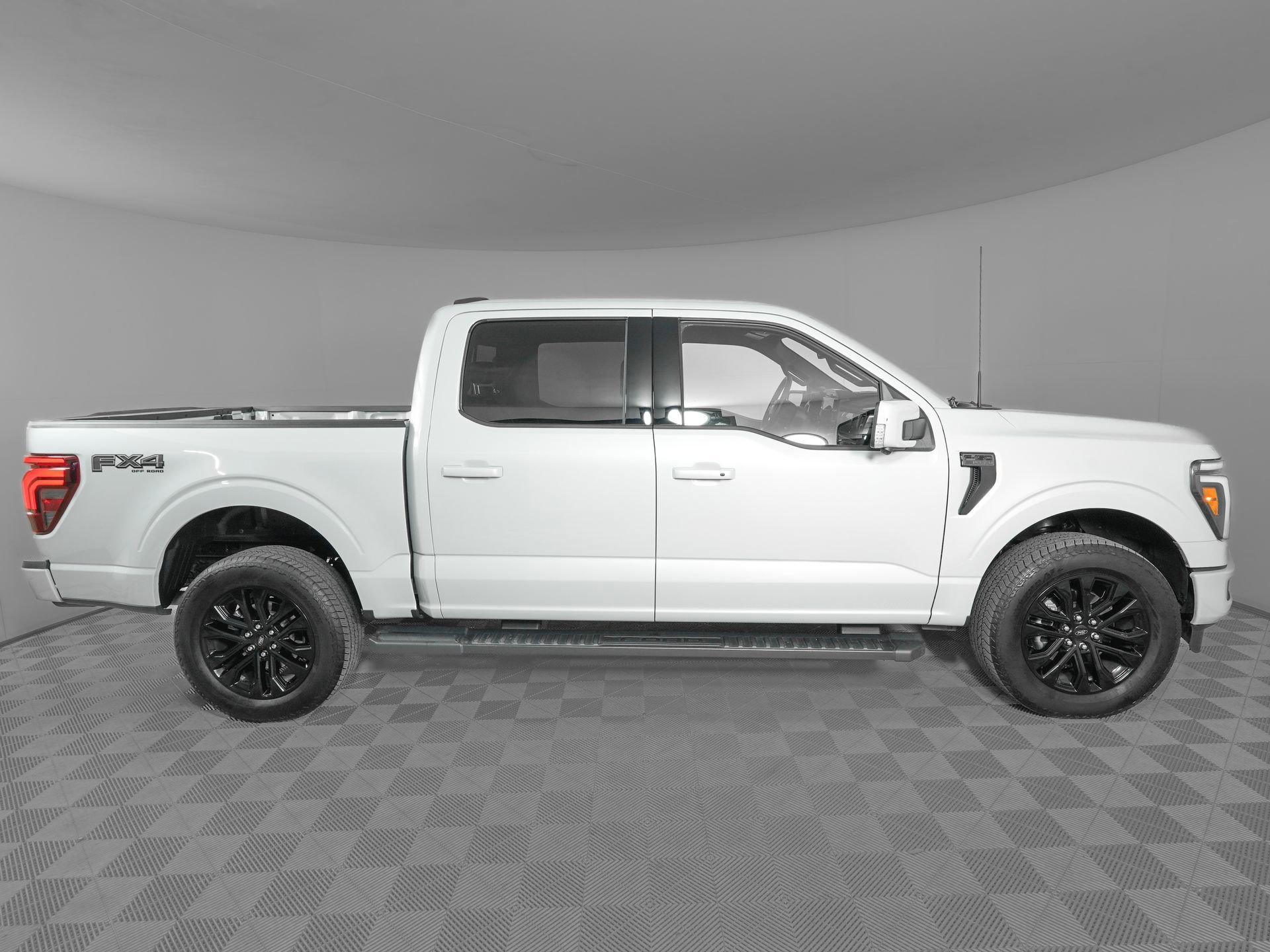 Used 2025 Ford F150 Lariat w/ Equipment Group 501A Mid image 4