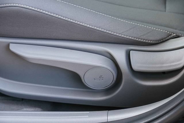 New 2025 Hyundai Elantra SEL FWD image 24