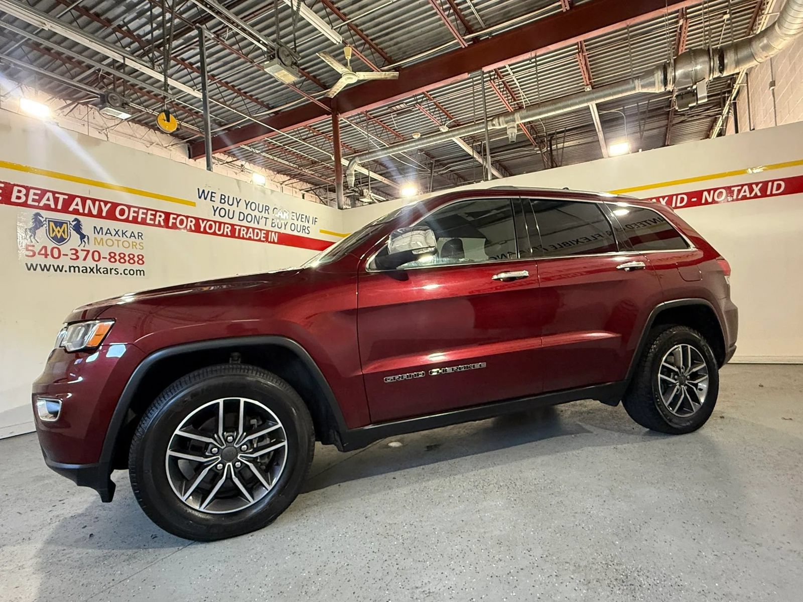 Used 2019 Jeep Grand Cherokee Limited AWD/4WD image 12