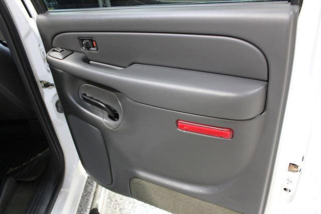 Used 2005 GMC Sierra 2500 SLT w/ Heavy-Duty Power Package image 22