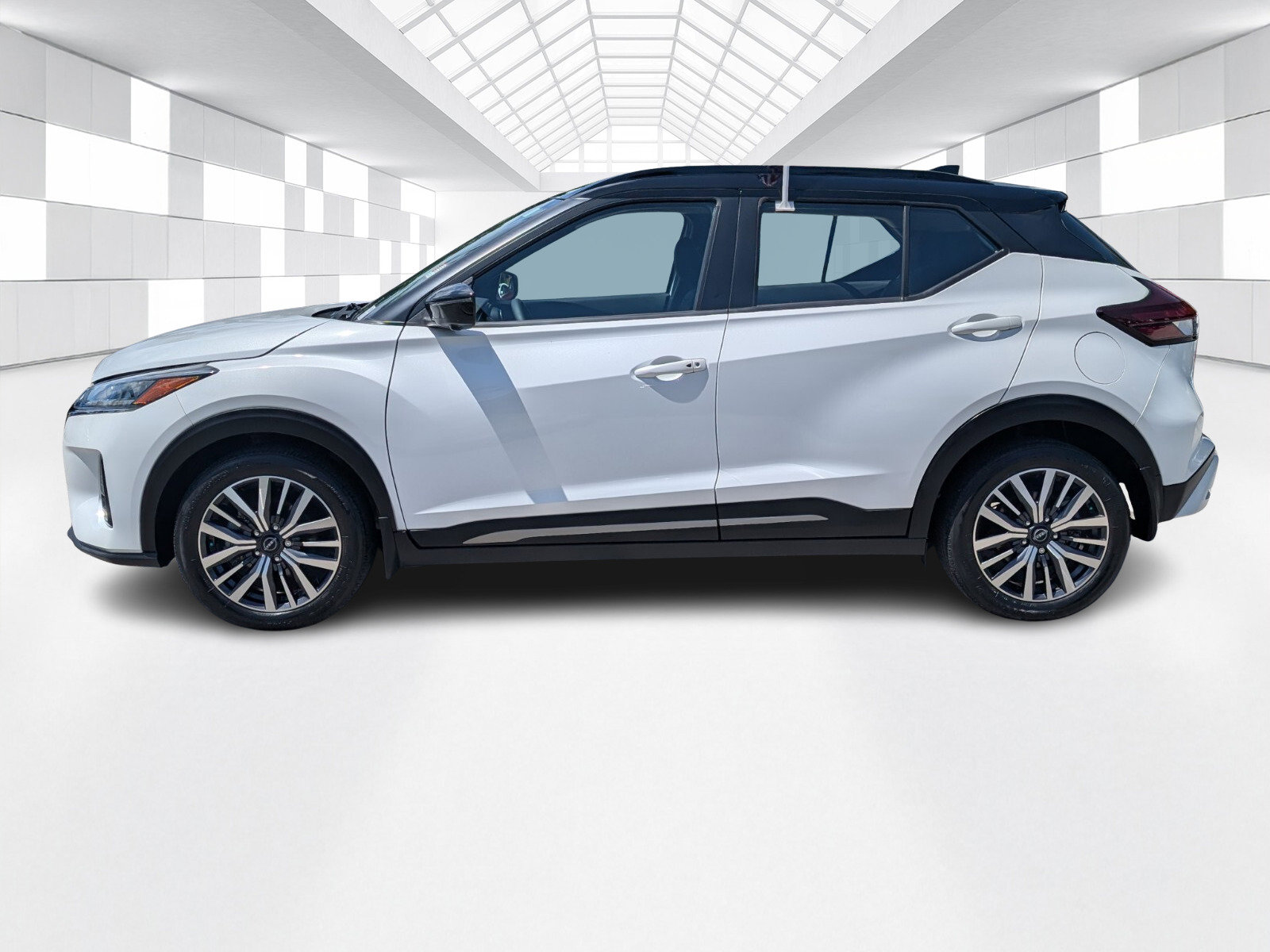 Certified 2023 Nissan Kicks SR FWD image 4