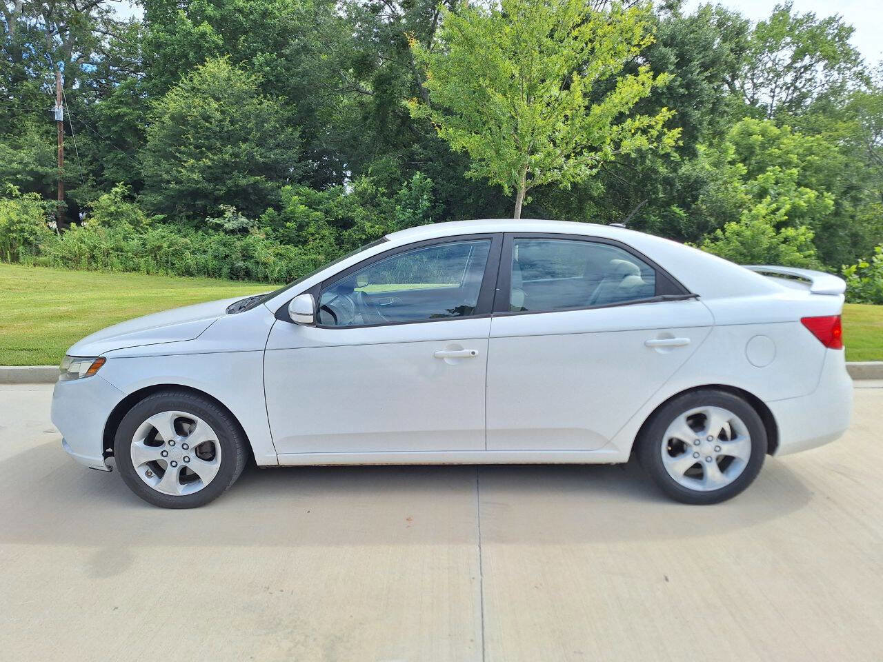 Used 2013 Kia Forte EX image 2