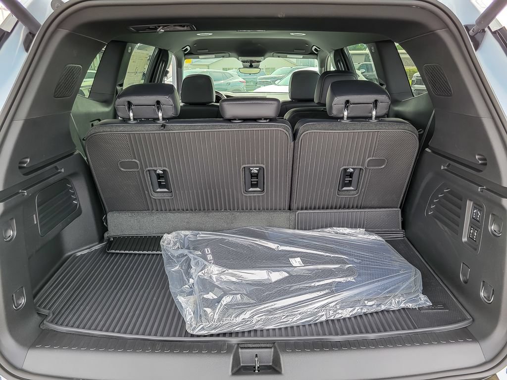 New 2026 GMC Acadia Denali w/ Super Cruise Package AWD/4WD image 18