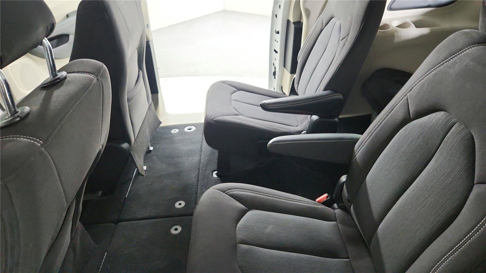 Used 2024 Chrysler Voyager LX FWD image 15