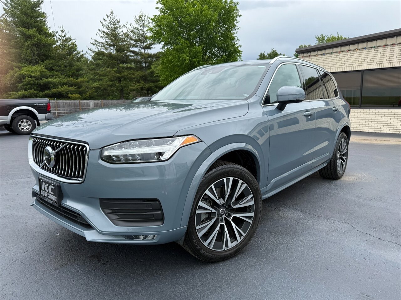 Used 2020 Volvo XC90 T5 Momentum w/ Protection Package Premier AWD/4WD image 1