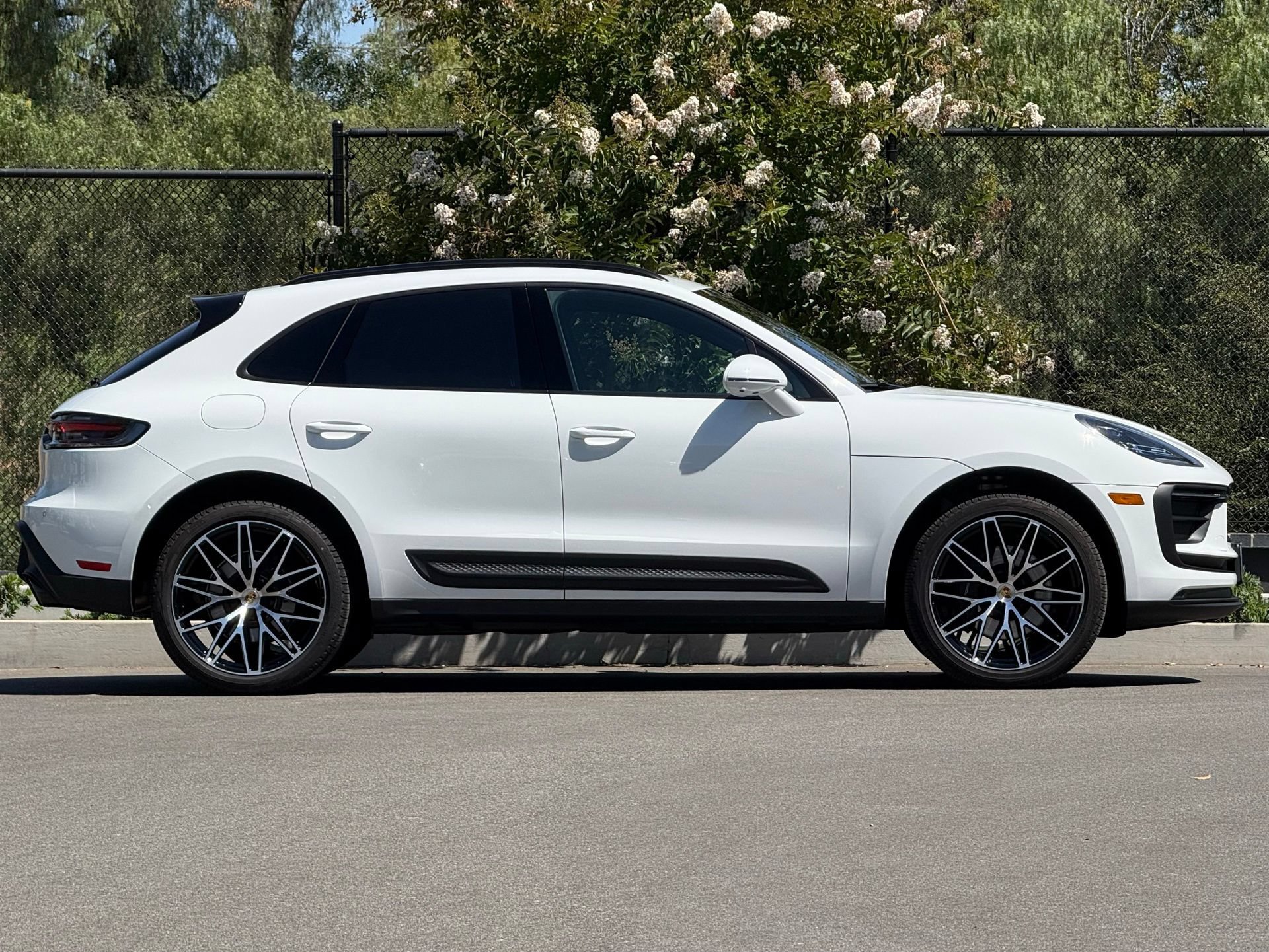 Used 2026 Porsche Macan AWD/4WD image 8