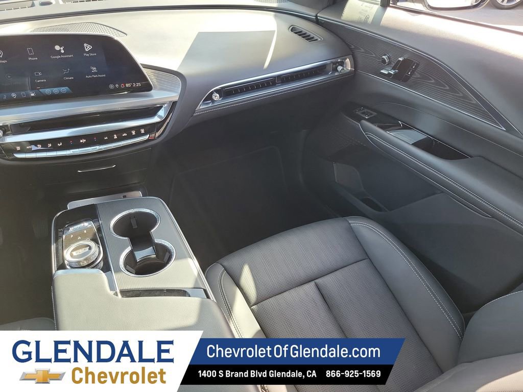 Certified 2024 Cadillac Lyriq Luxury image 25