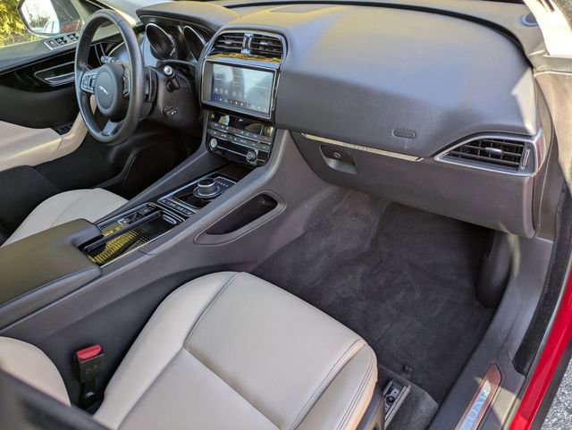 Used 2020 Jaguar F-PACE Premium image 19