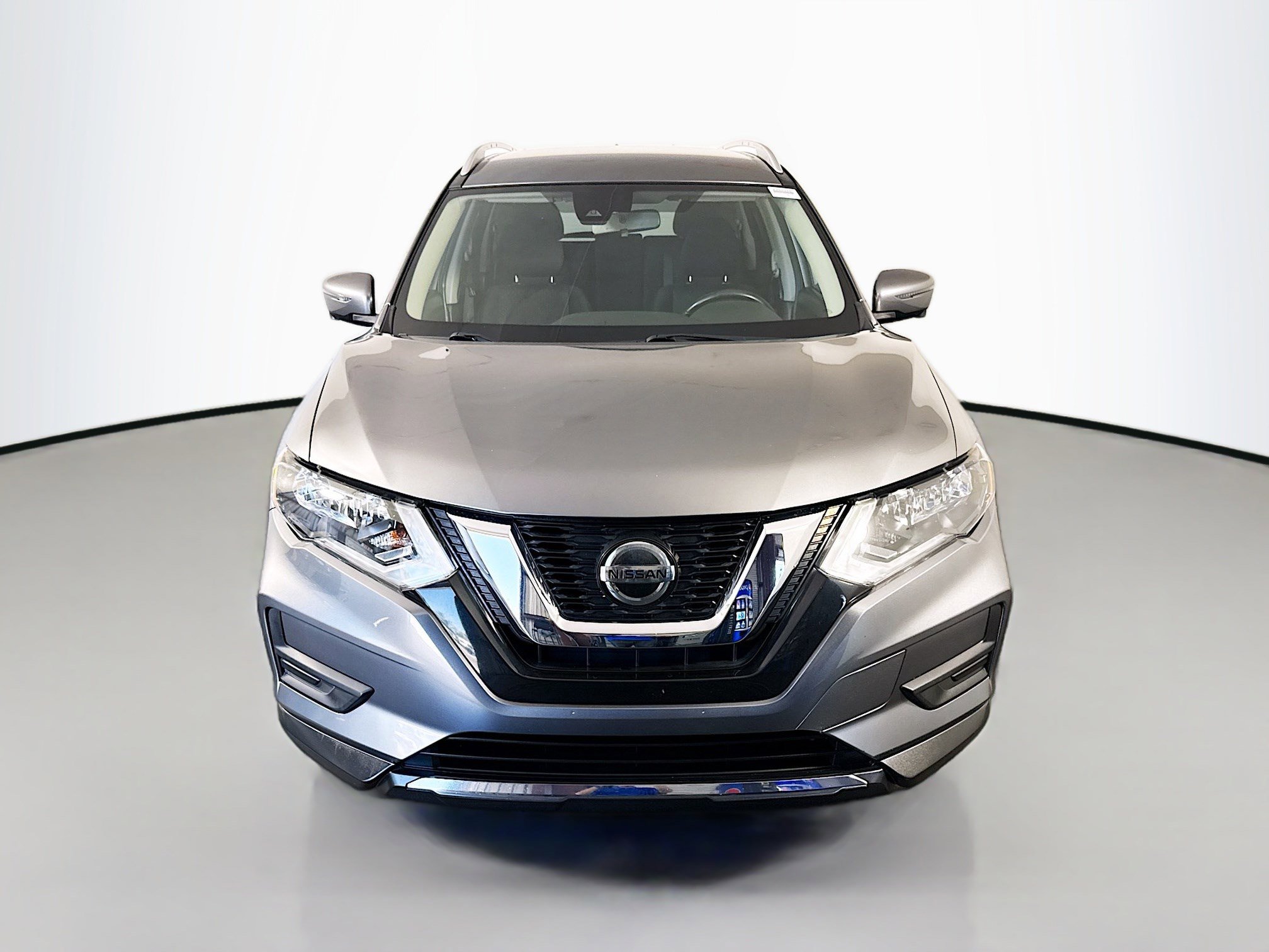 Used 2019 Nissan Rogue SV w/ Premium Package FWD image 2