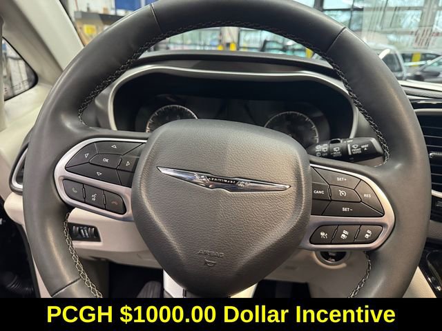 Used 2024 Chrysler Pacifica Touring-L image 19