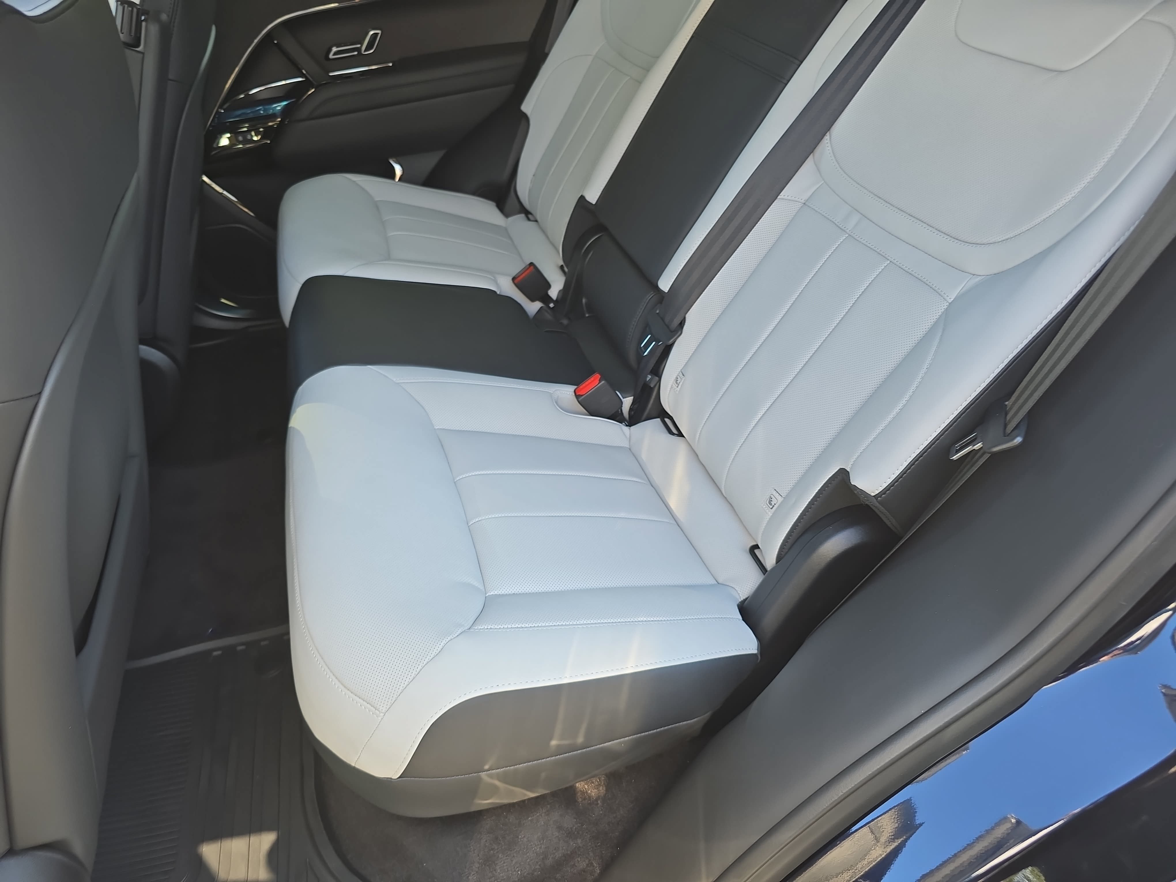 New 2026 Land Rover Range Rover Sport Dynamic SE AWD/4WD image 14