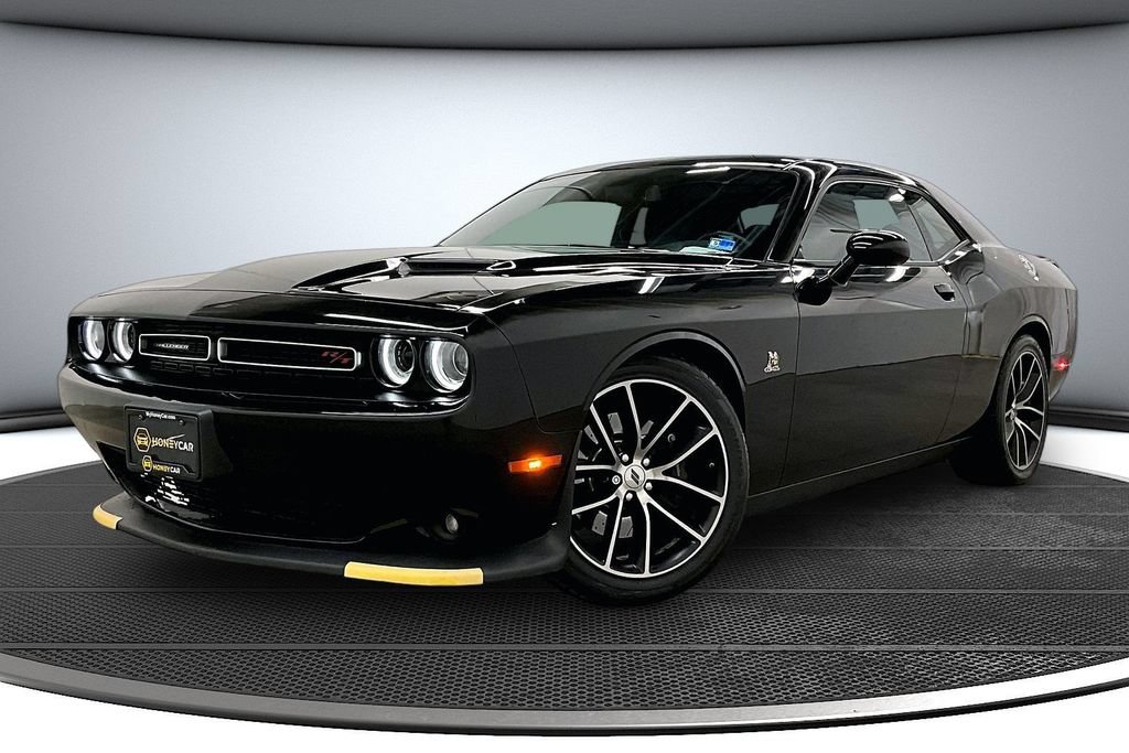 Used 2018 Dodge Challenger R/T Scat Pack RWD image 3