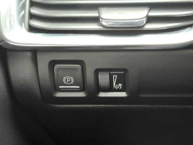 Used 2021 Cadillac XT4 Premium Luxury w/ Cold Weather Package image 38