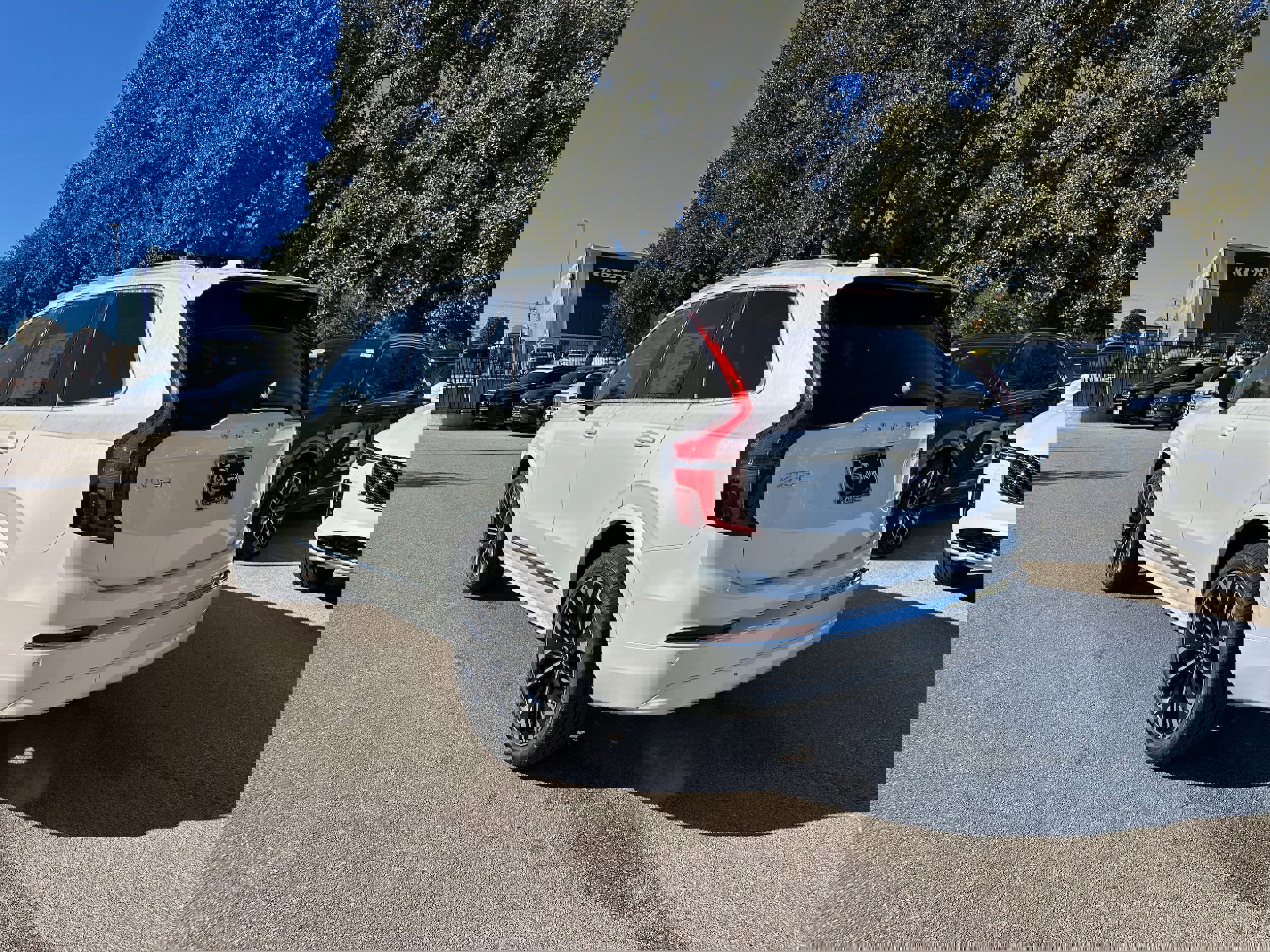 New 2026 Volvo XC90 B6 Ultra w/ Protection Package image 4