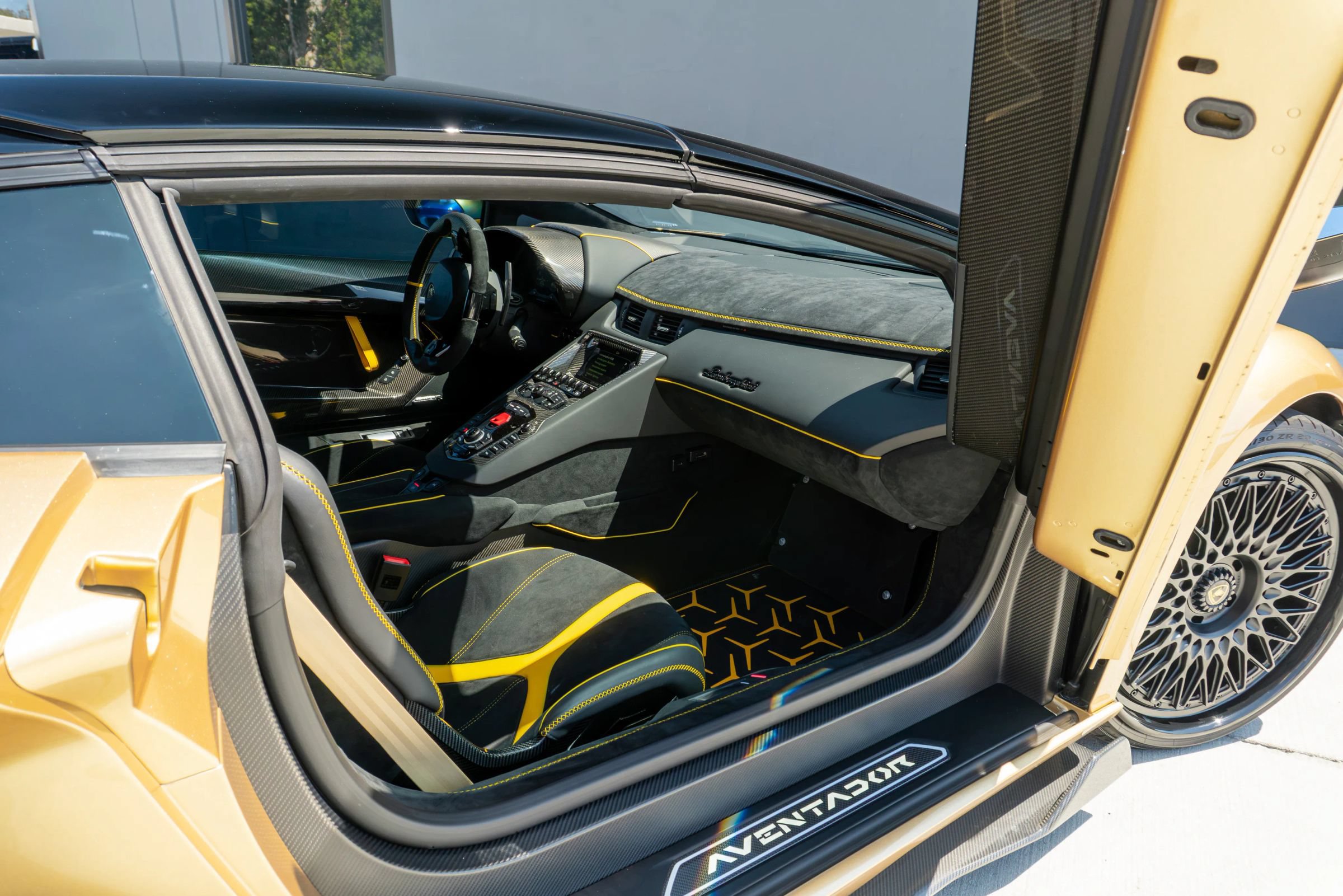 Used 2020 Lamborghini Aventador SVJ AWD/4WD image 58