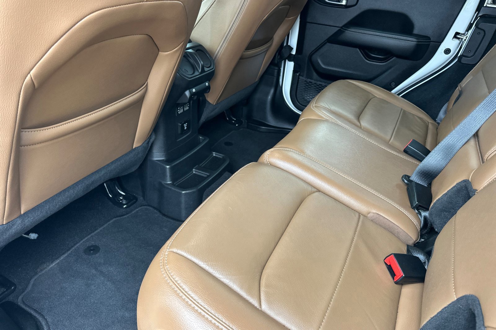 Used 2022 Jeep Wrangler Unlimited Sahara image 12